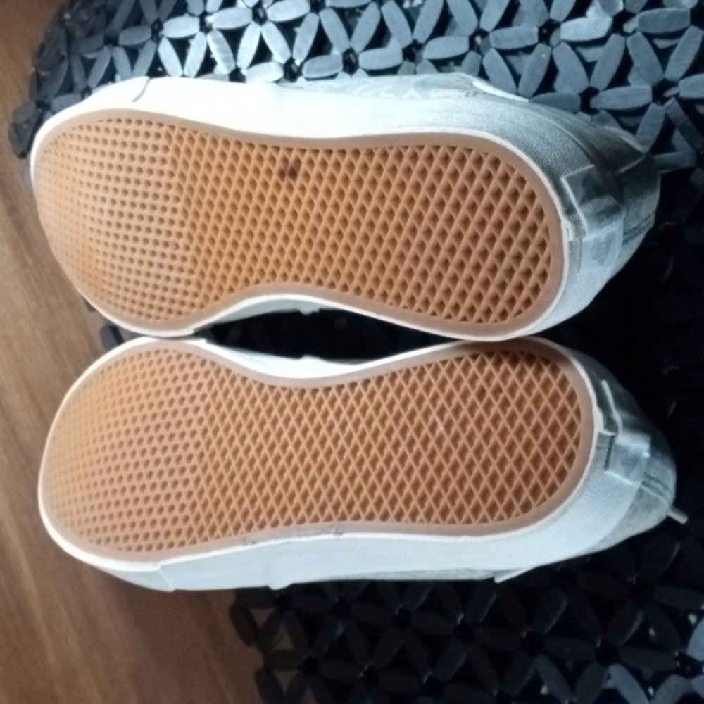 Vans Women's Patterned Sneakers - Picture 6 of 7